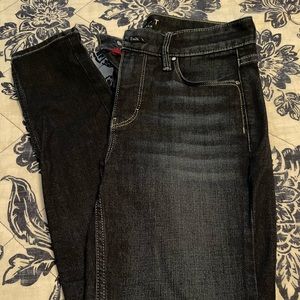 Dark Rinse Ankle Jeans!
